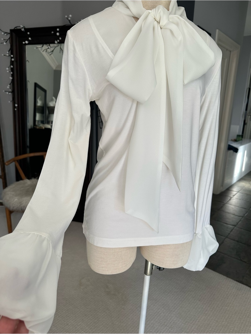 CAbi Bow-Neck and Puff Sleeves Long Sleeve Blouse size medium - Picture 5 of 17